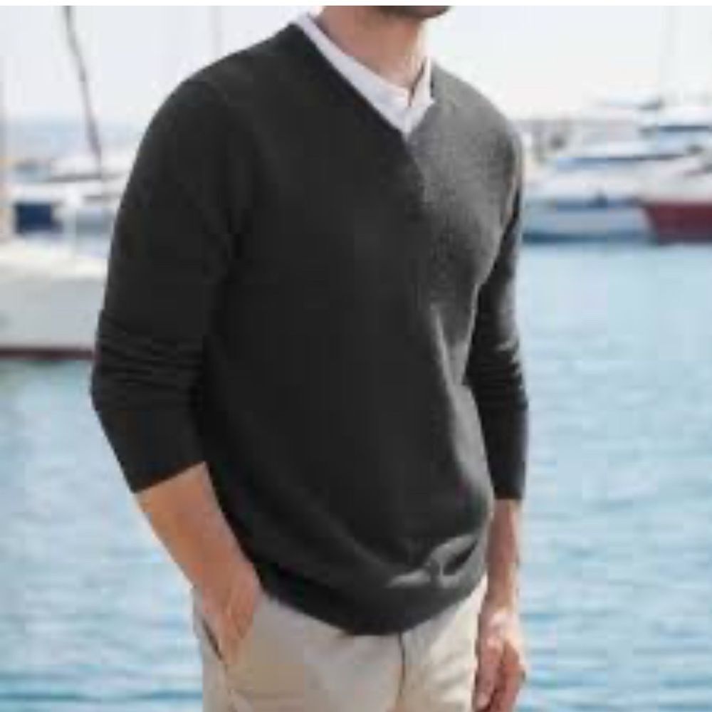 Tahari Cashmere Sweater         for Men